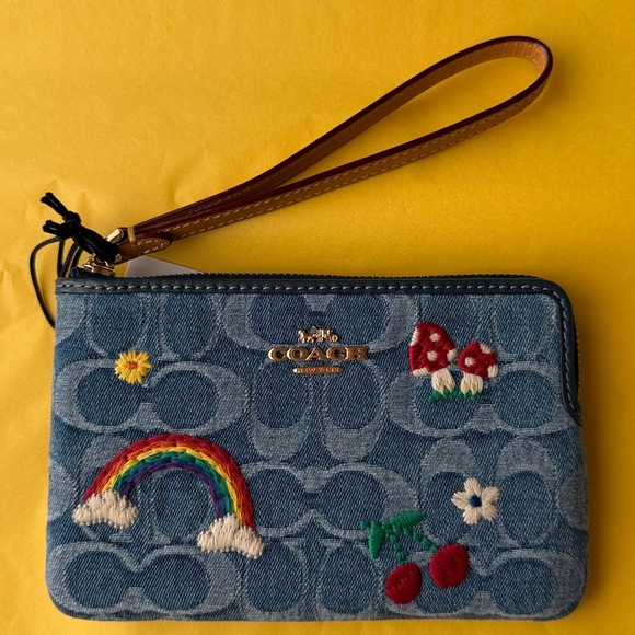 🍒🌈🍒 COACH ZIP WRISTLET IN SIGNATURE DENIM 🍒🌈🍒 NWT 🍒🌈🍒 - Picture 9 of 16